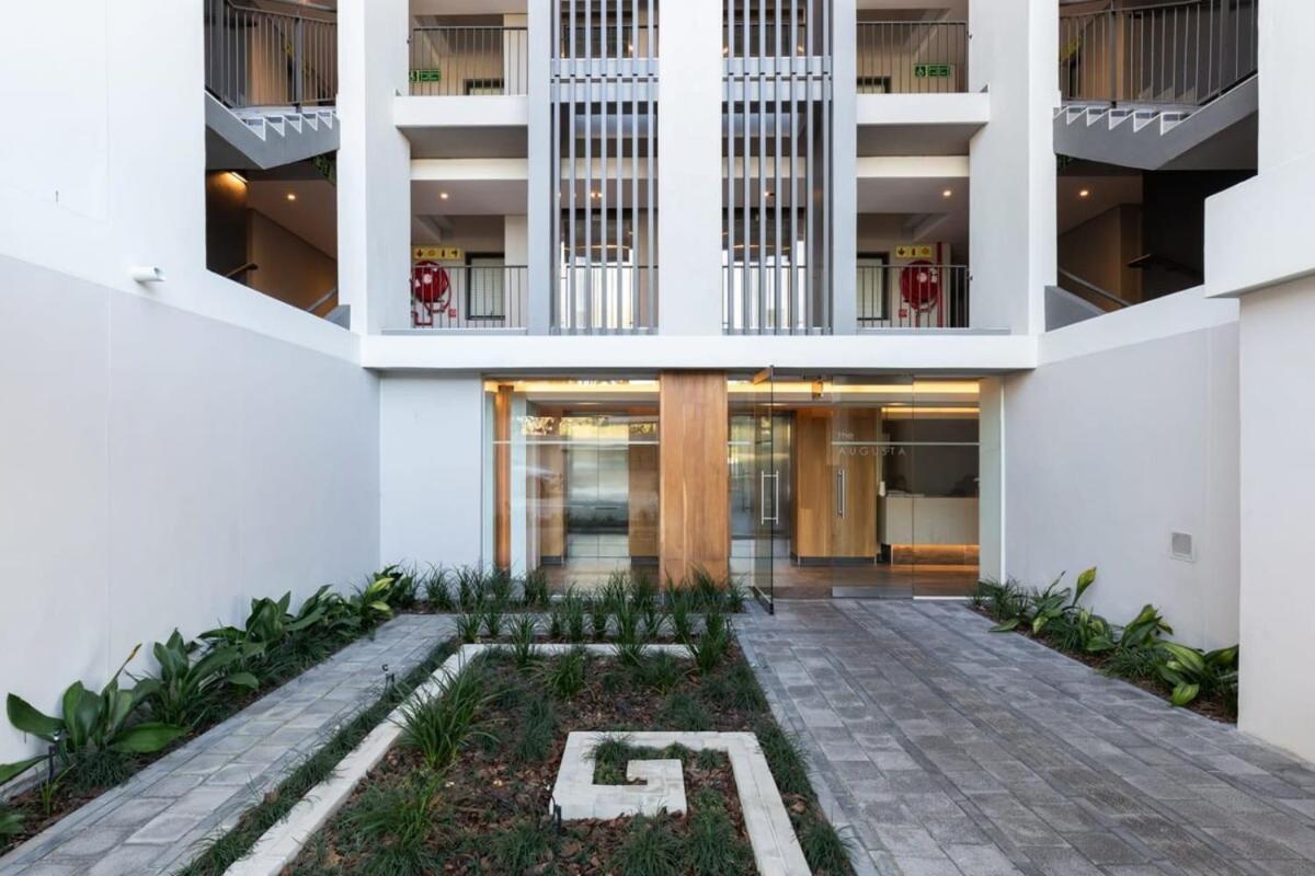 Central Southern Suburbs Leafy Village Neighbourhood Kapstadt Exterior foto